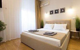 Nice Apartment In The Center - Gimnasiyna Naberezhna 24A-11